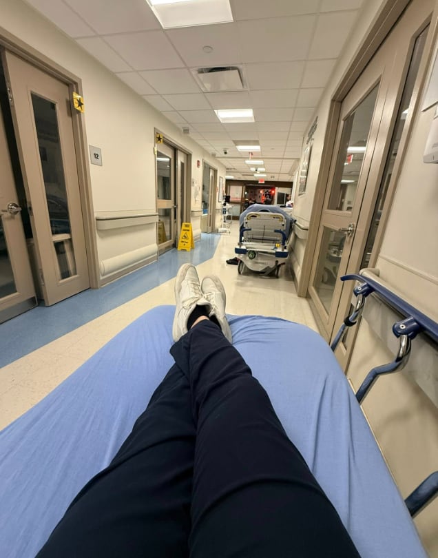 Elías Alvarado, periodista de Telenoticias, estuvo otra vez en el hospital.