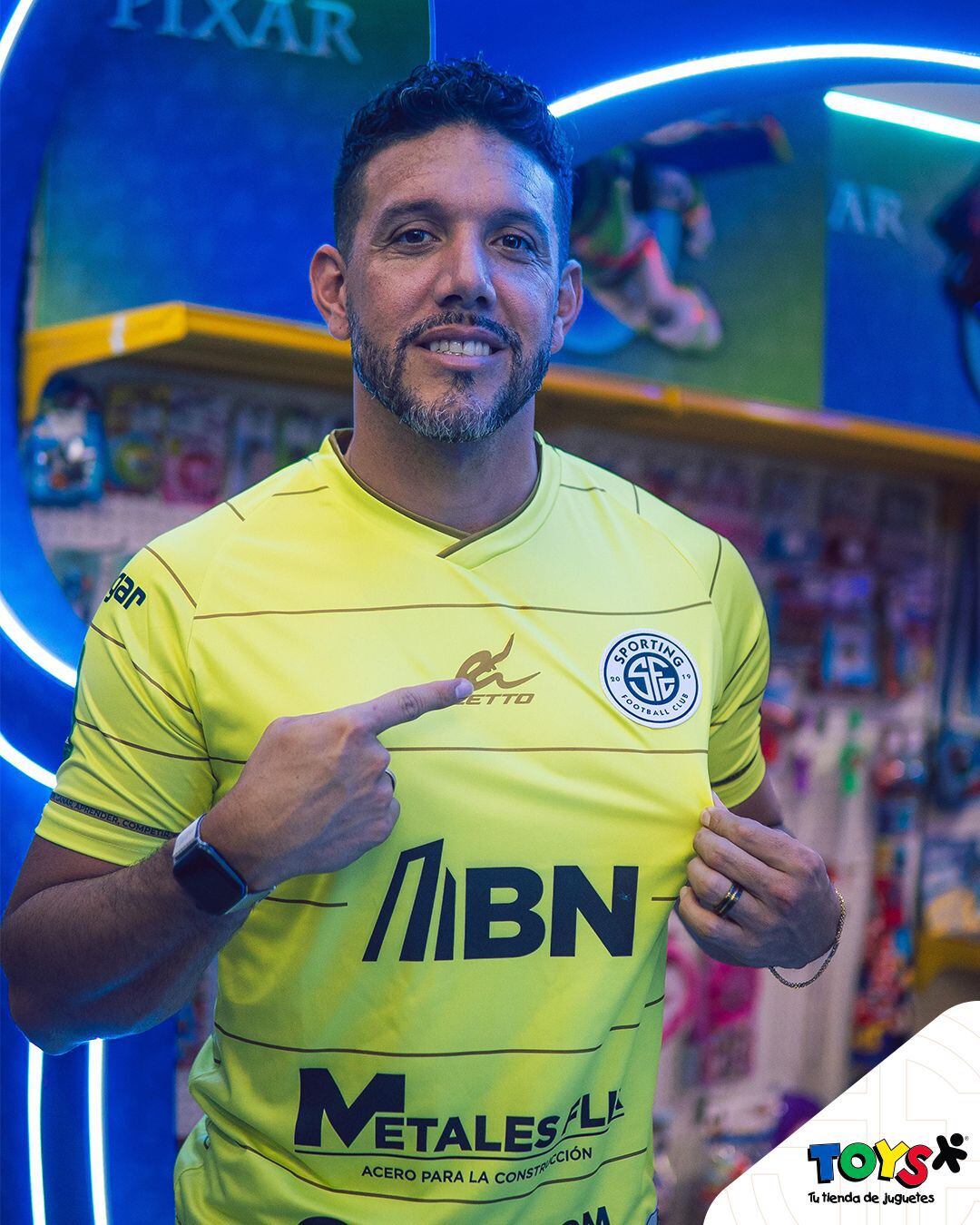 Leonel Moreira dejó Puntarenas FC para jugar en el Sporting FC.