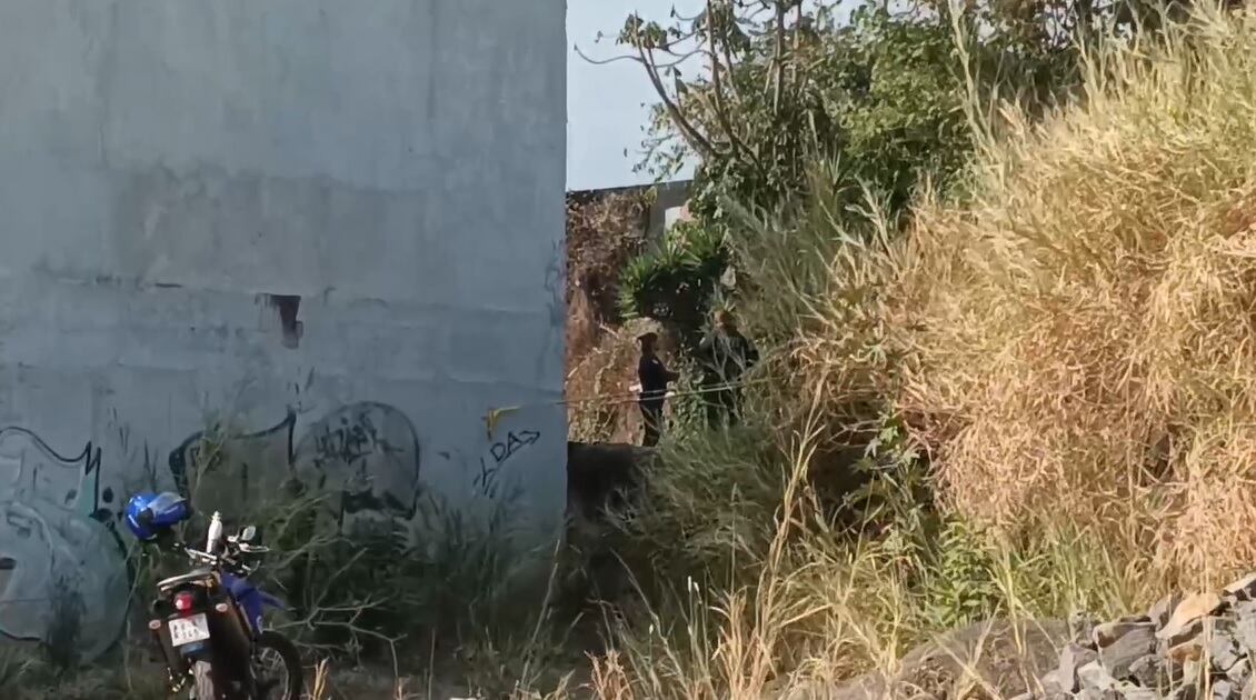 El cuerpo fue encontrado a un lado de la vía férrea. Foto Yamba Radio.