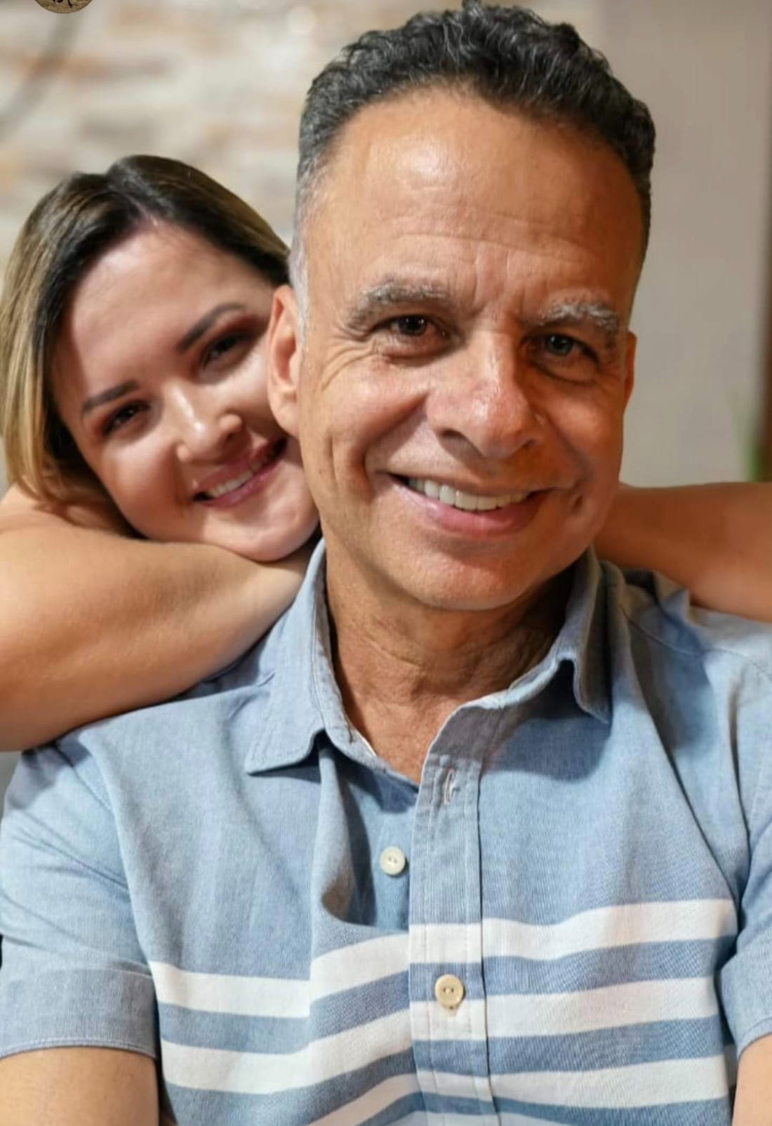 Giovanni Calderón, el Profe, junto a su novia Alejandra Ramírez.