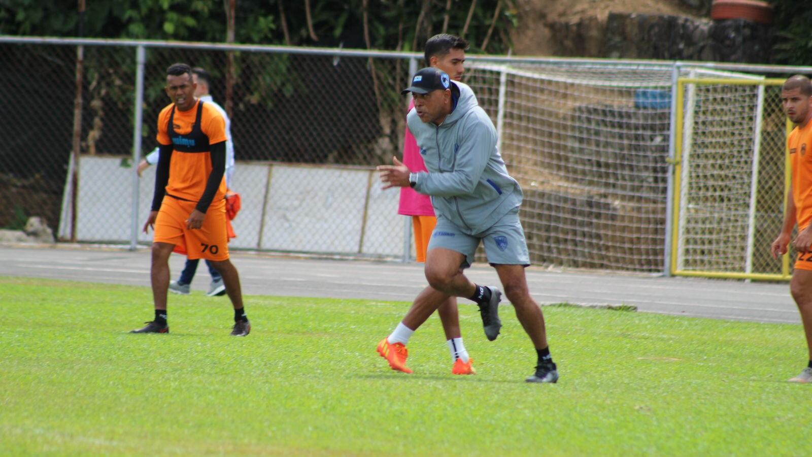 Mauricio Wright, técnico del Municipal Grecia. Prensa MG.