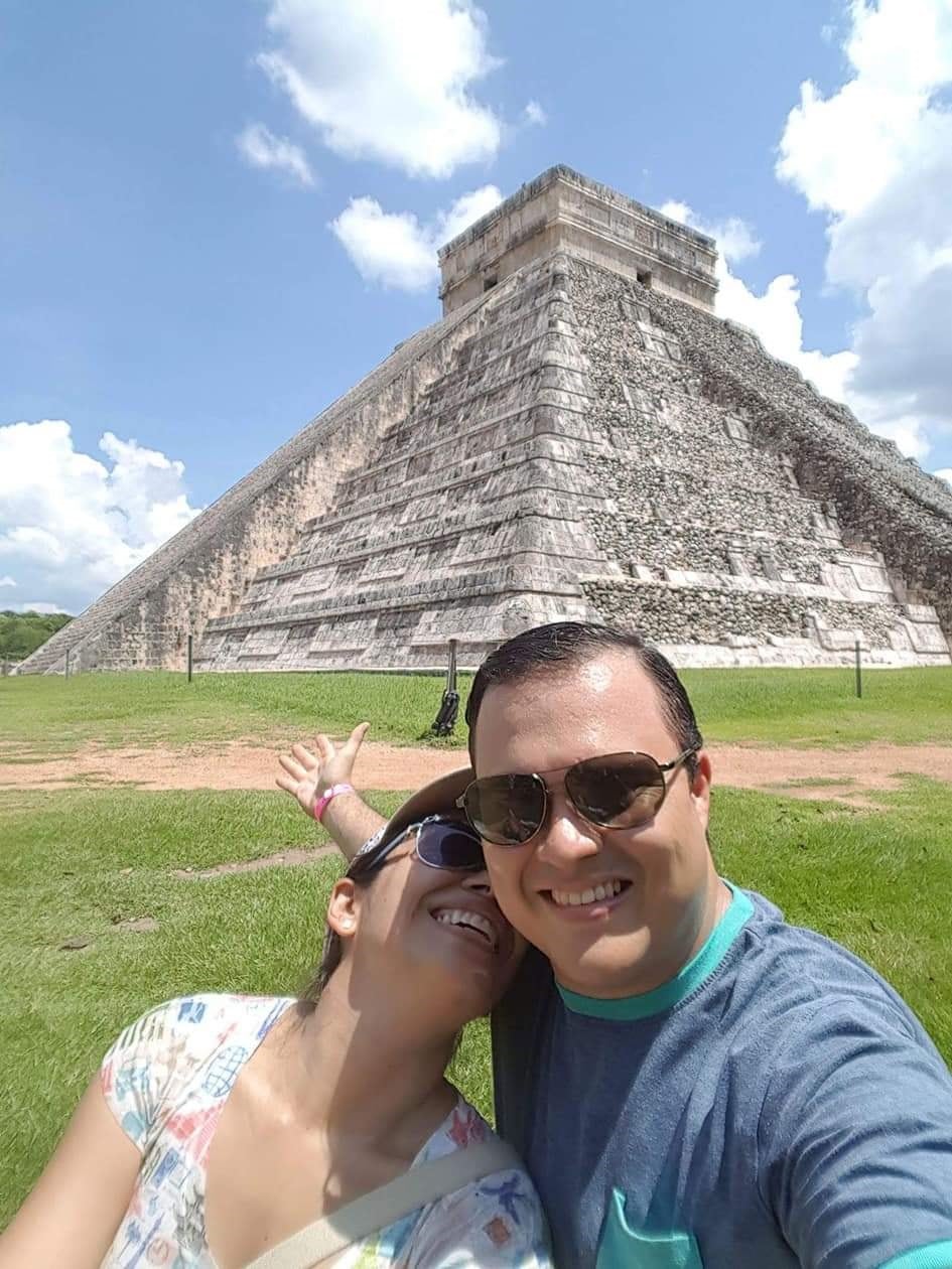 El matrimonio tico conformado por Marcela Gutiérrez y Frainer Chacón se hizo una linda promesa de amor que los ha llevado por seis países en una experiencia que les ha maravillado y todavía los tiene con un sétimo país en la agenda al cual no pudieron ir cuando lo planearon por culpa de la pandemia