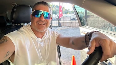 El “robasuspiros” de la televisión costarricense de los 2000 vive en Estados Unidos y tiene un montón de negocios