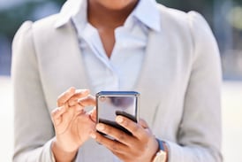 Miles de fotos de mujeres circulan sin consentimiento en Telegram, según denuncia de ONG