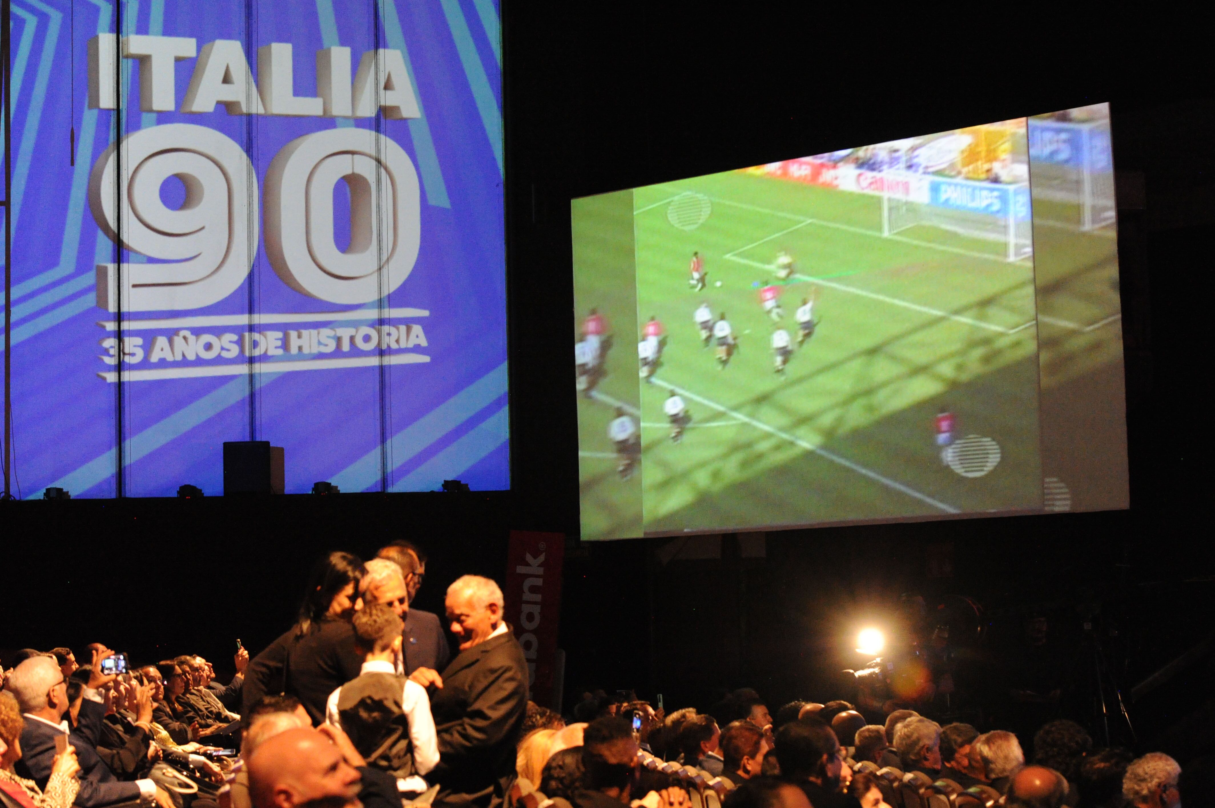 HOMENAJE A LOS MUNDIALISTAS TICOS Y A "BORA" MILUTINOVIC .