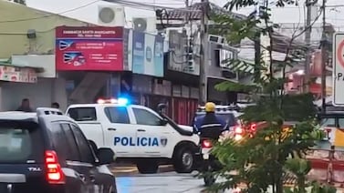 Doctor repelió asalto a balazos en farmacia de Liberia: uno de los sospechosos habría resultado herido