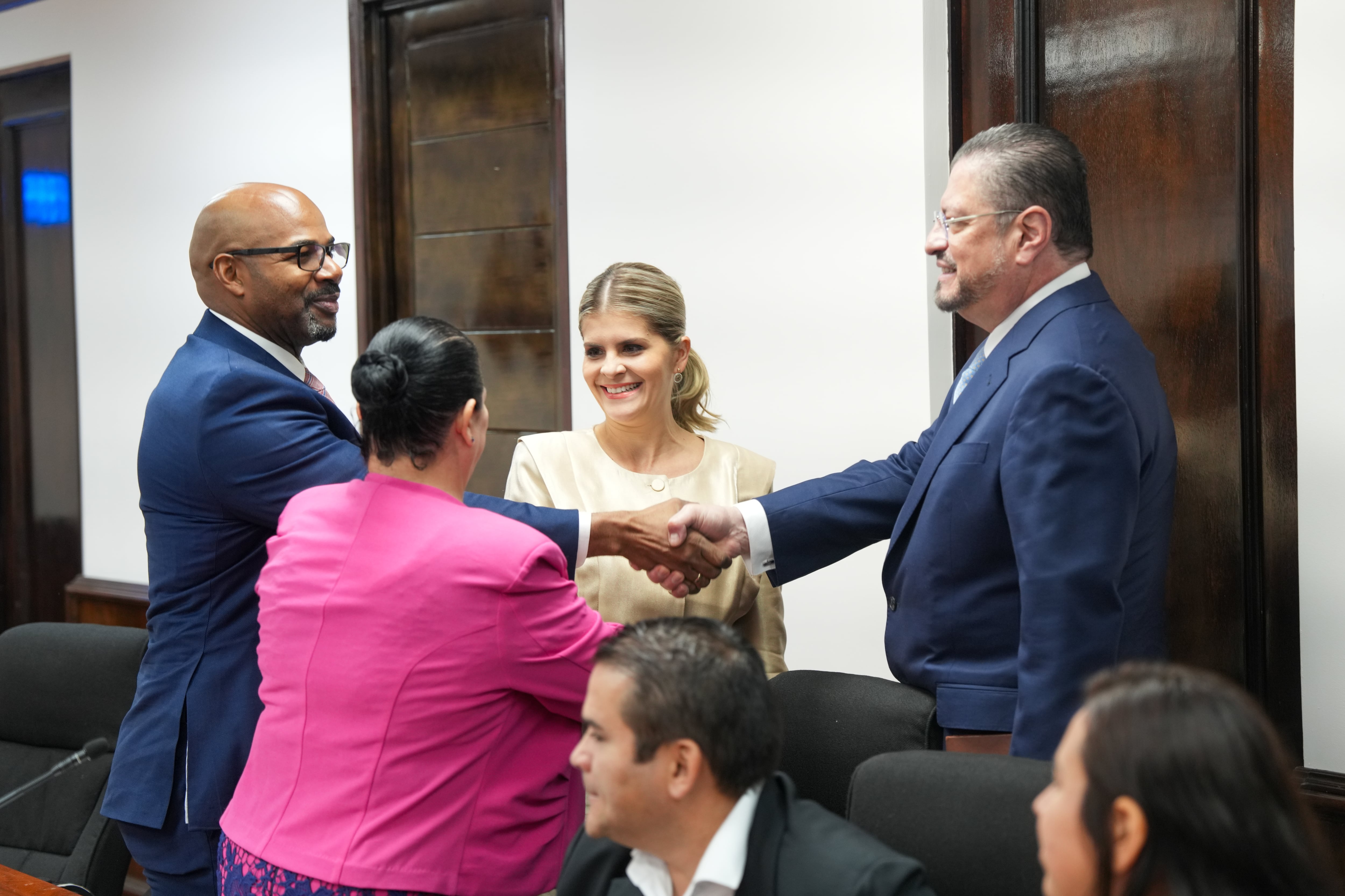 Reunión de Laura Fernández con fracción del PLN