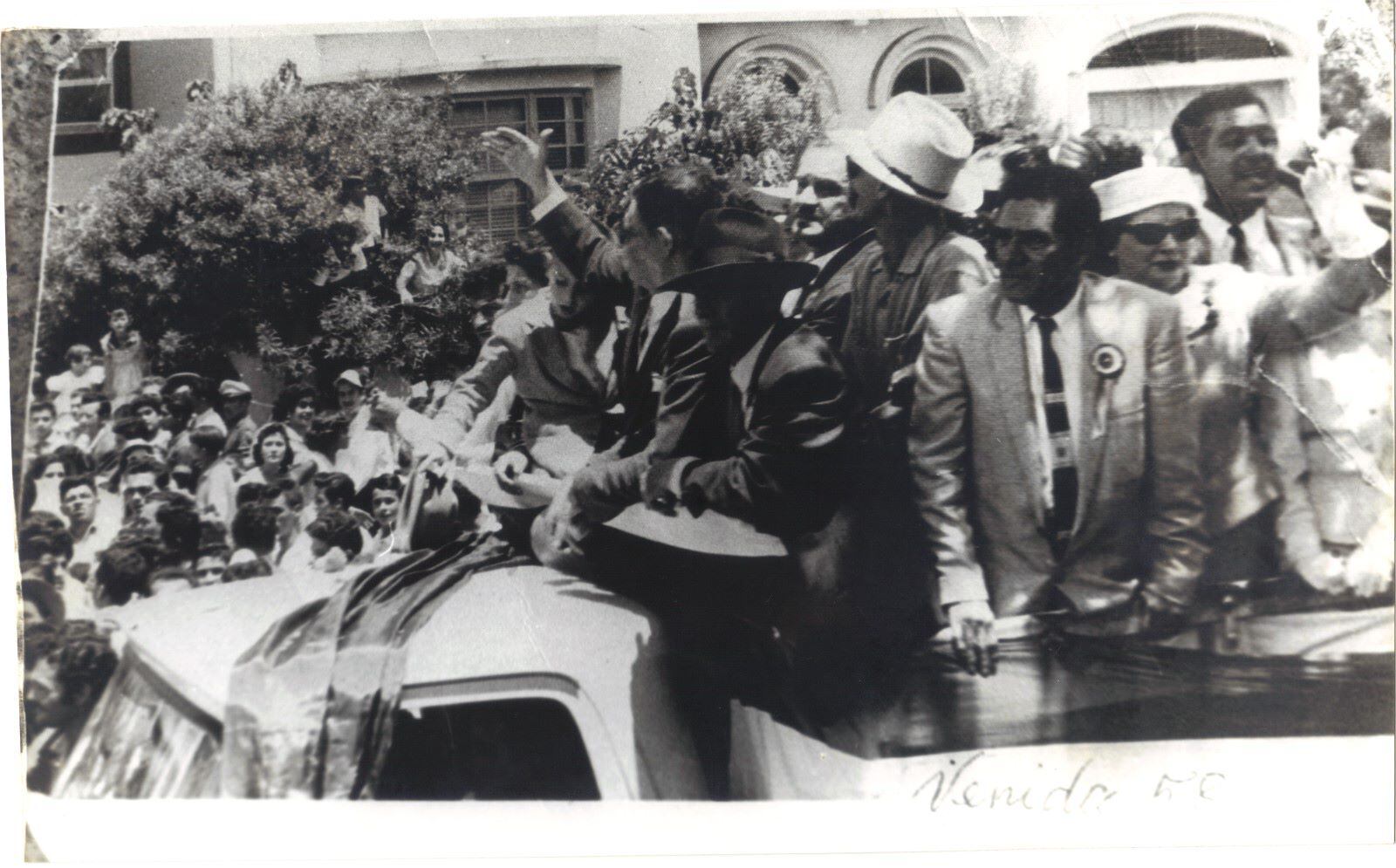 Rafael Ángel Calderón Guardia se casó con María del Rosario Fournier Mora, con quien tuvo tres hijos: Rafael Ángel, Alejandra y María del Rosario. Fue presidente de Costa Rica entre 1940 y 1944