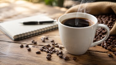 Si usted es necesita varias tazas de café al día, urge que lea esta información