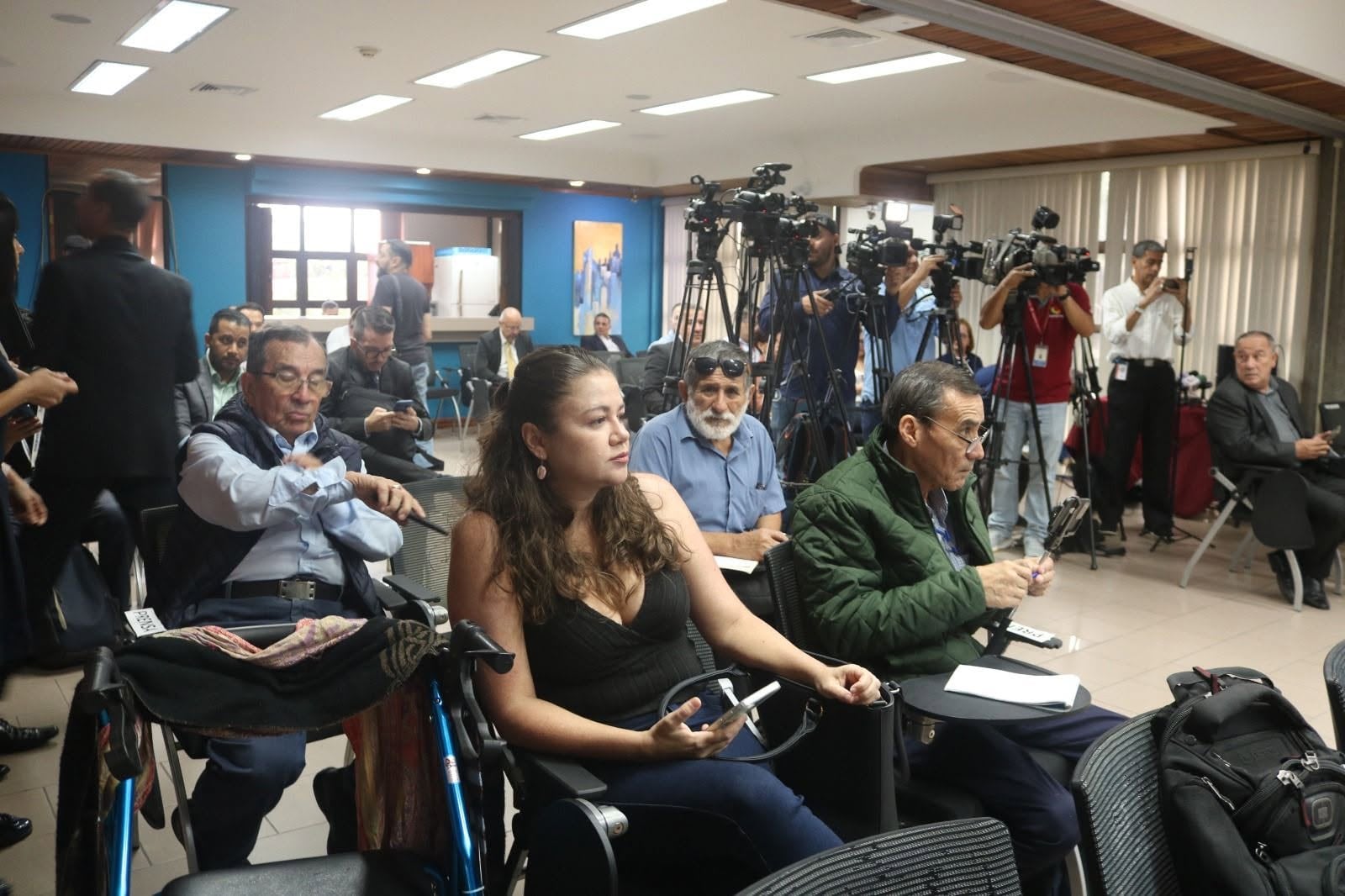 Sylvia Ziesing en una fotografía publicada en sus redes sociales, que documenta una conferencia del Tribunal Supremo de Elecciones, en diciembre anterior.