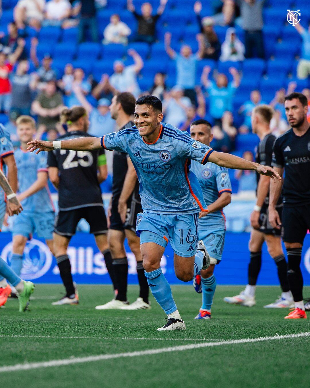 Alonso Martínez se mantiene dentro del top 10 de goleadores en la MLS. Foto: X.