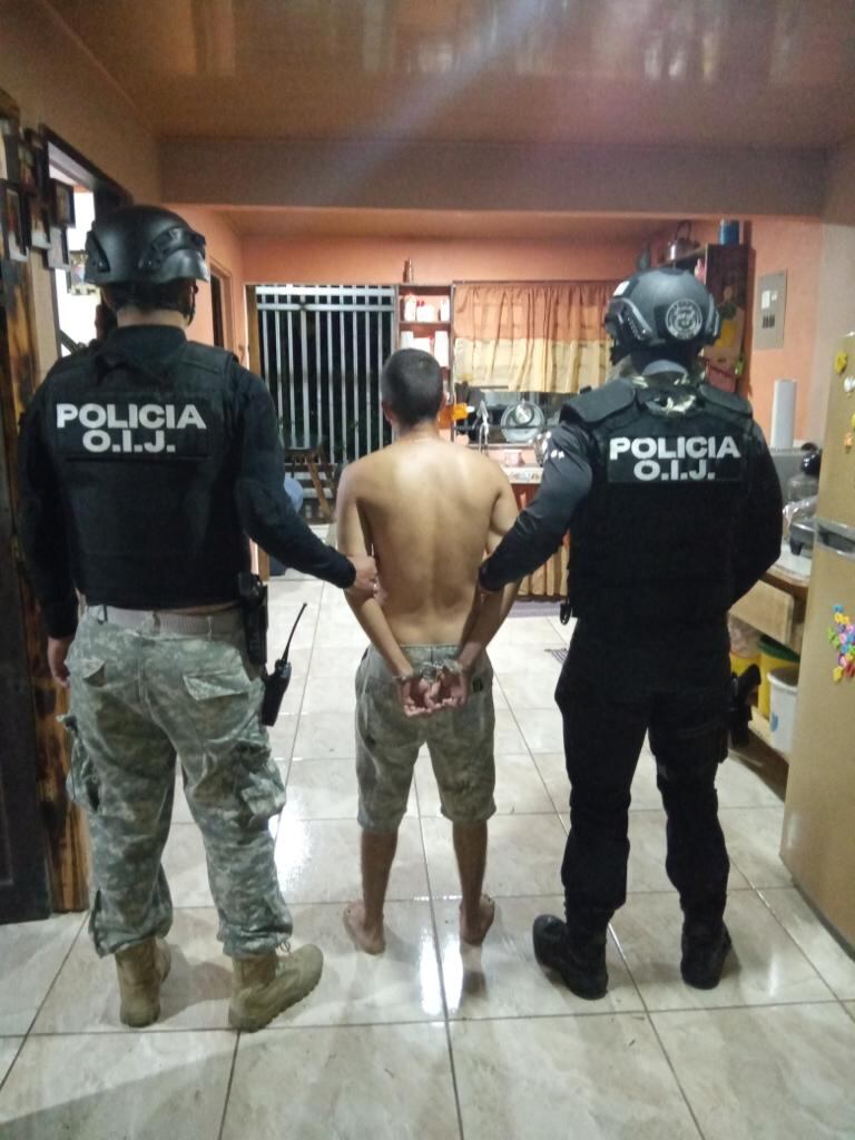 Allanamientos para desmantelar banda en Siquirres. Foto OIJ.