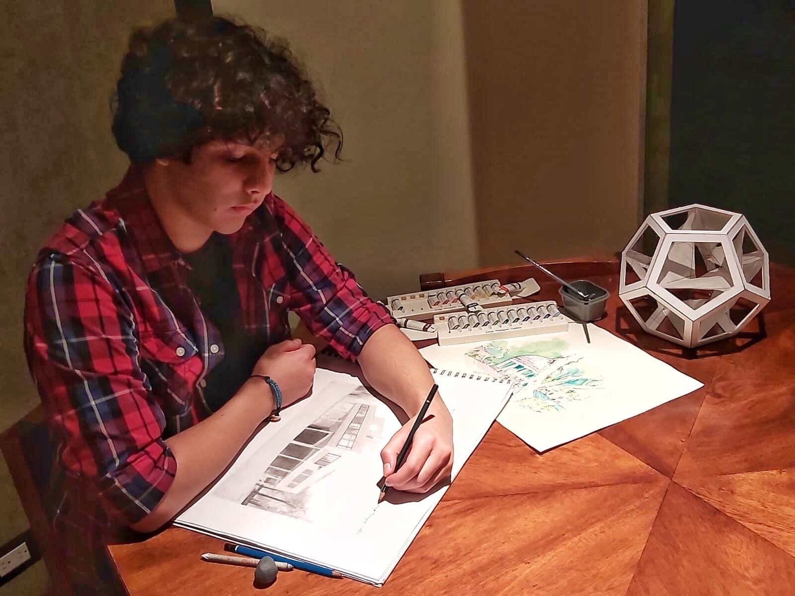 Hace 18 años doña Raquel Cantero Acosta, de San Ramón de Tres Ríos, tuvo a su hijo Diego Meseguer, quien llegó para cambiarle totalmente la forma de ver el mundo a la familia porque es zurdo y todo el planeta Tierra, incluida Costa Rica, está hecha para derechos.