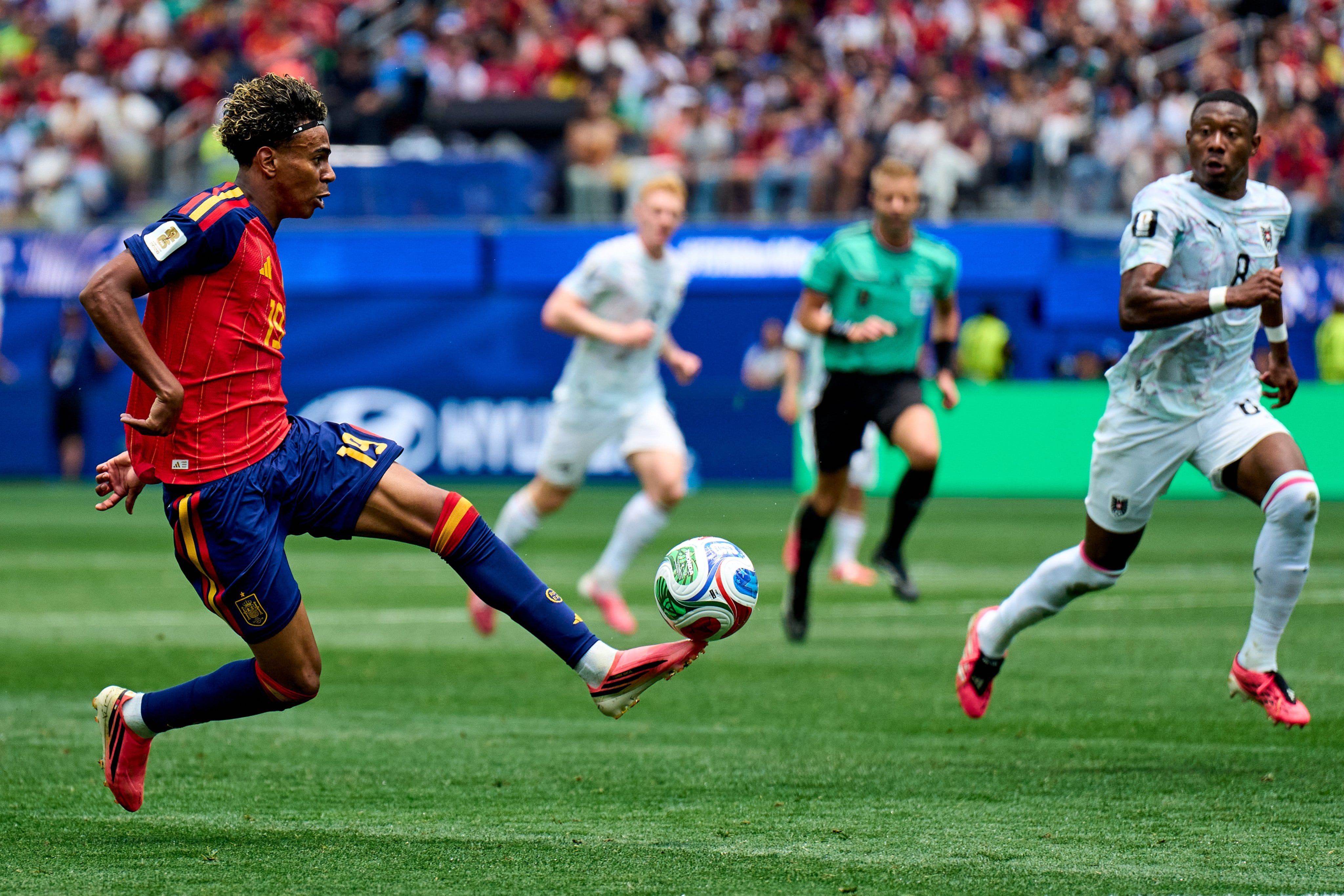 Lamine Yamal se muestra muy participativo en el partido entre España y Austria en el Mundial 2026.