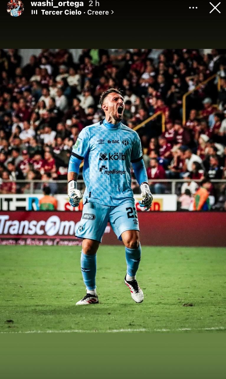 Washington Ortega publicó esta imagen suya en el estadio Saprissa previo a la final.