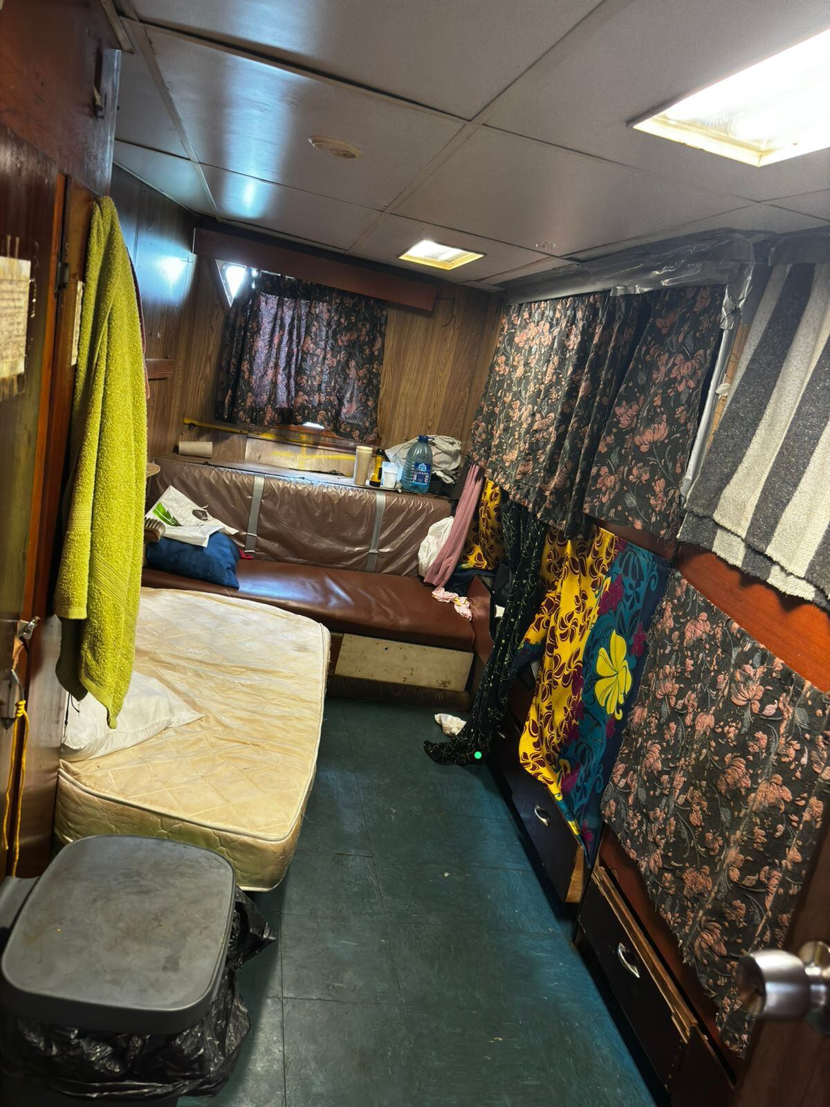 Una pesadilla en alta mar es la que habrían sobrevivido al menos trece personas de diferentes nacionalidades entre ellos un costarricense, un mexicanos, un ecuatoriano, ocho venezolanos y dos portugueses al ser explotados laboralmente. Foto: OIJ