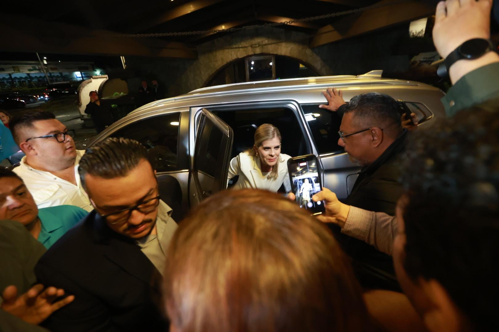 Laura Fernández, candidata presidencial del Partido Pueblo Soberano (PPSO) llega a las instalaciones de Repretel para participar en el debate presidencial.