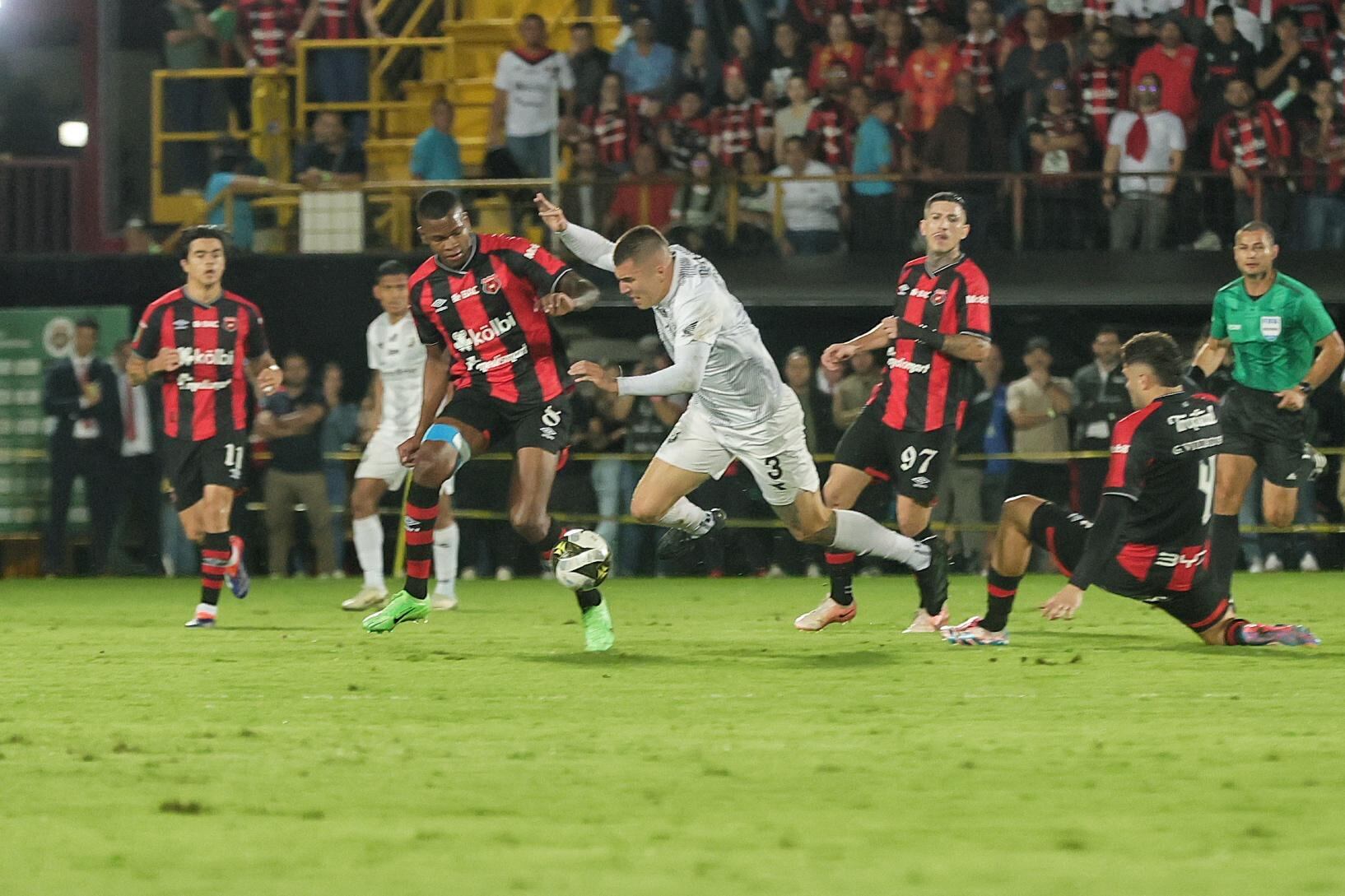 27/12/2024, Alajuela, Estadio Alejandro Morera Soto, partido de vuelta de la gran final entre Liga Deportiva Alajuelense y el Club Sport Herediano.