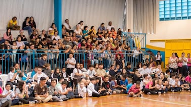 Sporting también entra a clases, vea el detalle que tiene con los niños