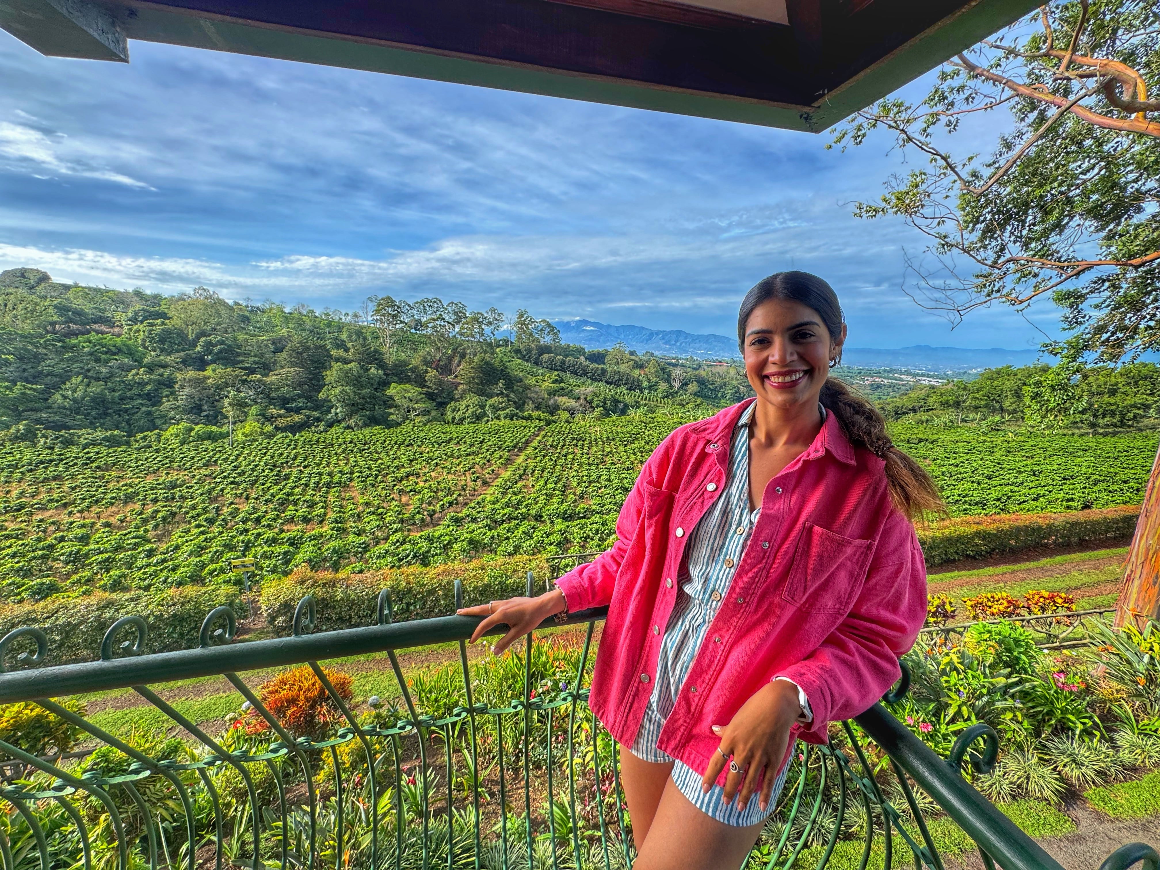 Karen Contreras es la influencer mexicana conocida como Maestra Miel de Maple quien visitó Costa Rica en la segunda semana de mayo del 2025