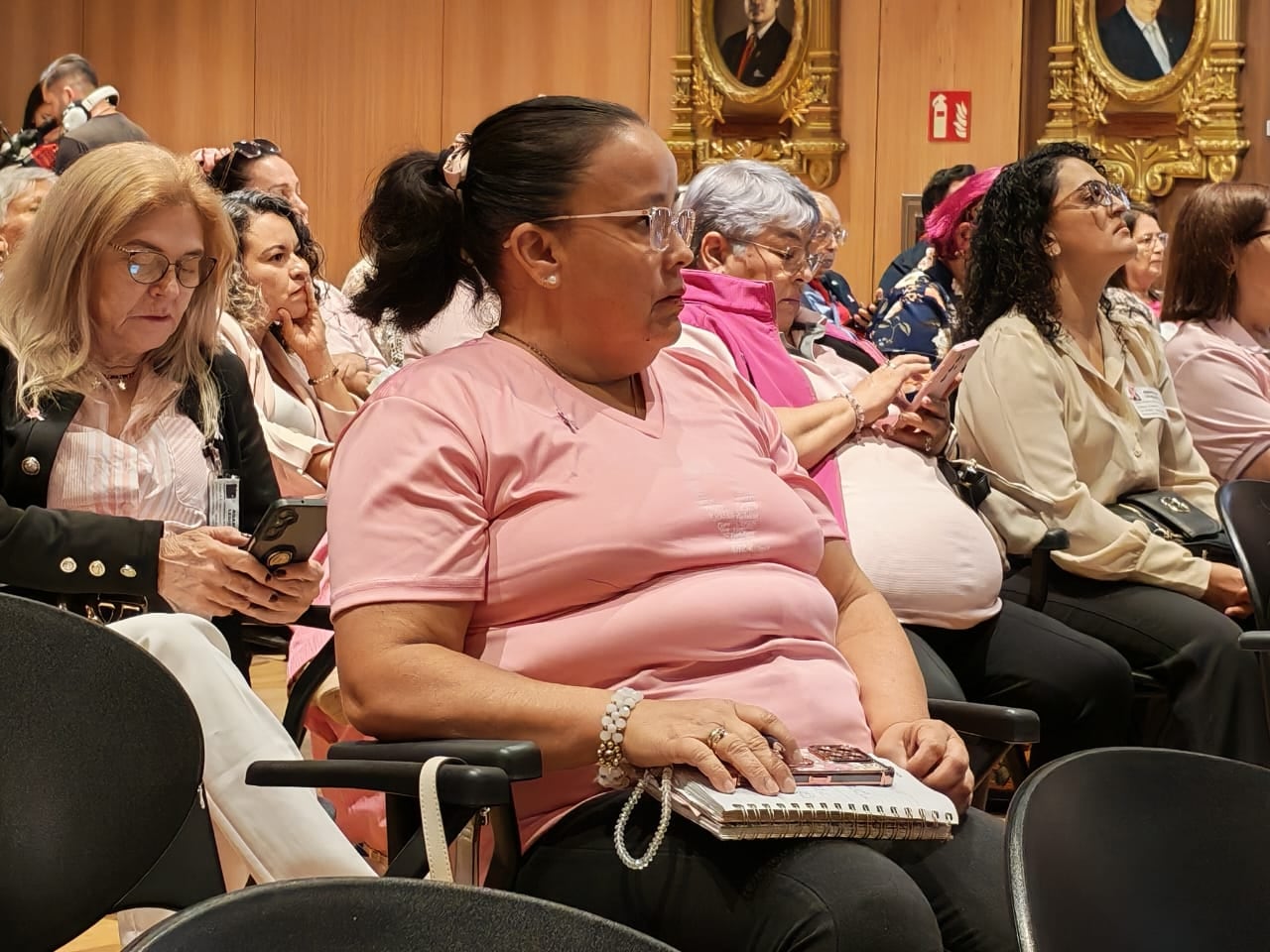 Foro en la Asamblea Legislativa sobre el cáncer de mama