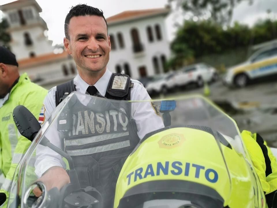 Tráfico se reencontró con su hija a la que no veía hace un mes. Foto cortesía Pegando Porte y La Vara.