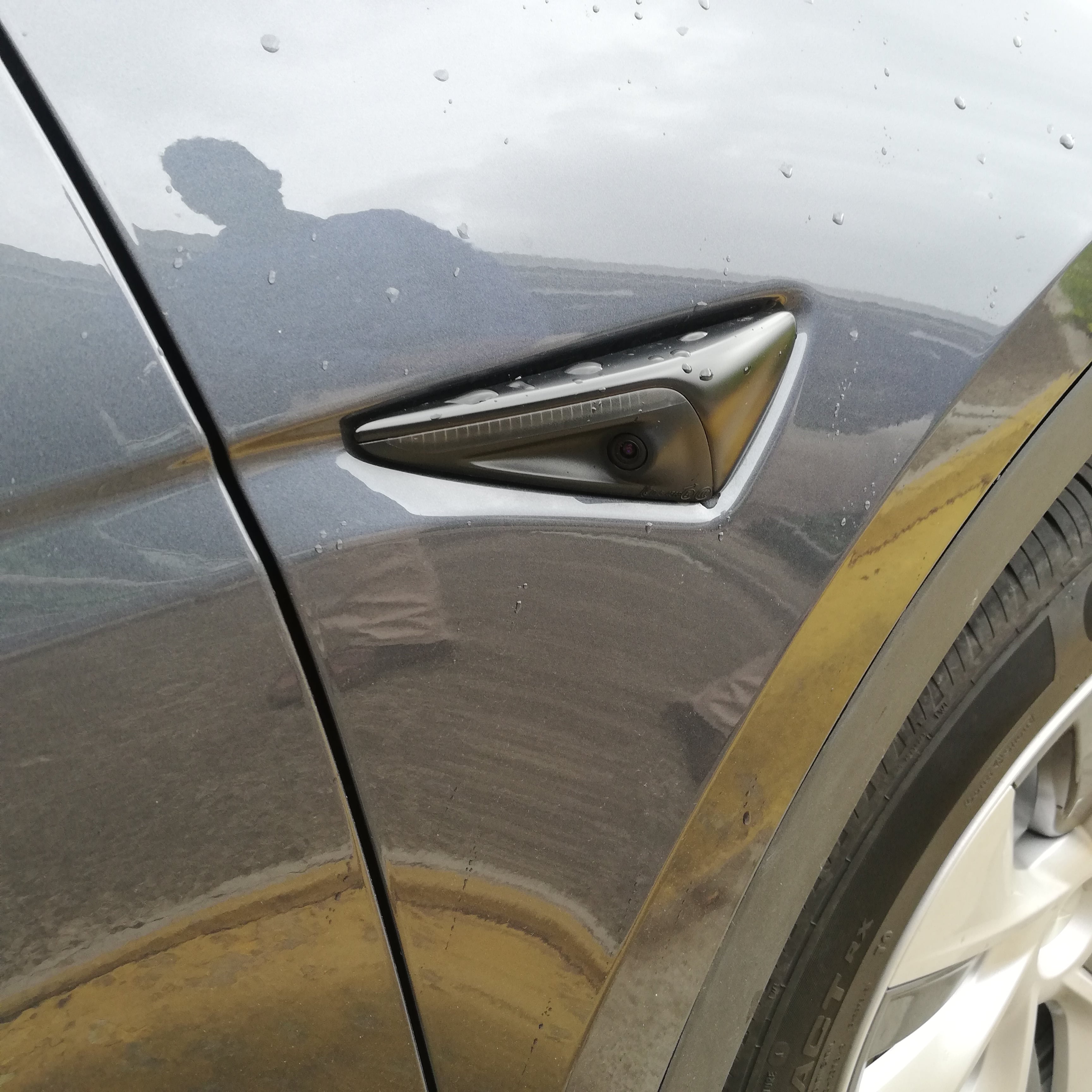 Los autos Tesla ya están en el país; no tiene un 100% de autonomía, pero sí se manejan solos en pista y circunvalación al activar el piloto automático