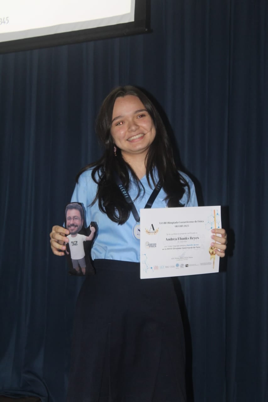 Andrea Carolina Ebanks Reyes abrió la página web del Tecnológico de Costa Rica (TEC) y vio algo que la dejó super emocionada: logró los 800 puntos, nota perfecta, en el examen de admisión 2025-2026.