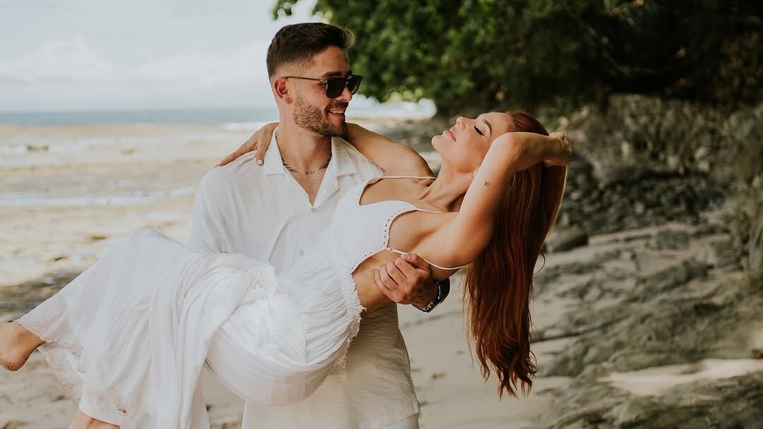 Un verdadero paraíso fue el que eligieron Jonathan Moya y su esposa, la guapísima Joseline Valverde, para pasar su luna de miel.