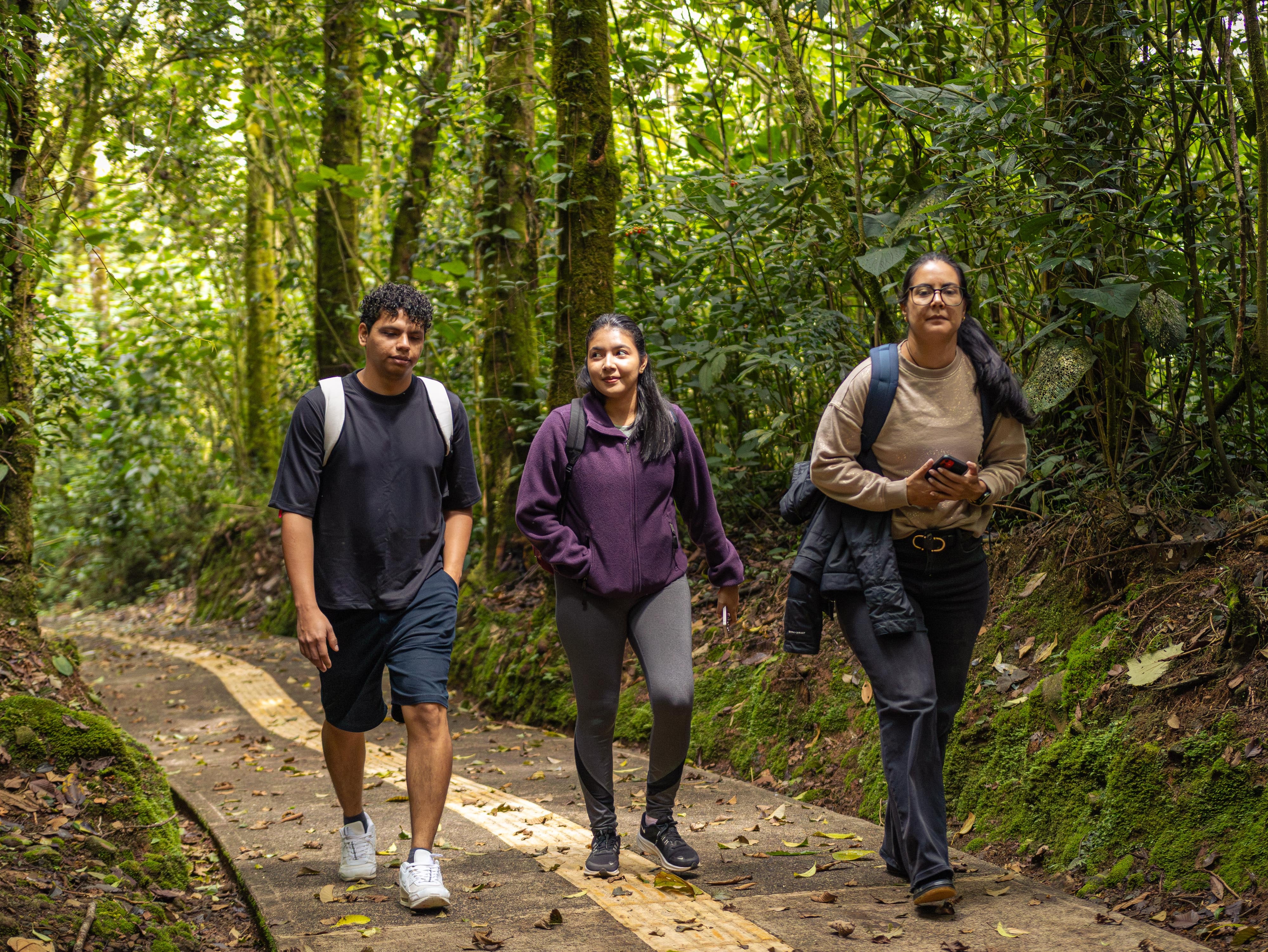 NatureAR utiliza el celular para que los visitantes descubran animales, plantas y otros secretos de las áreas protegidas mientras recorren sus senderos.