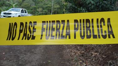 ¡Milagro! Ocupantes de buseta se bajaron poco antes de que esta cayera a un guindo