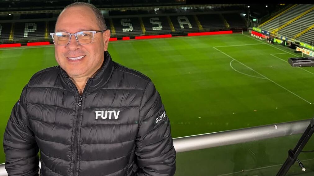 Daniel Quirós desempolvó una foto de aquellas épocas de “recién llegado” enmarcado en el aniversario 65 de Teletica