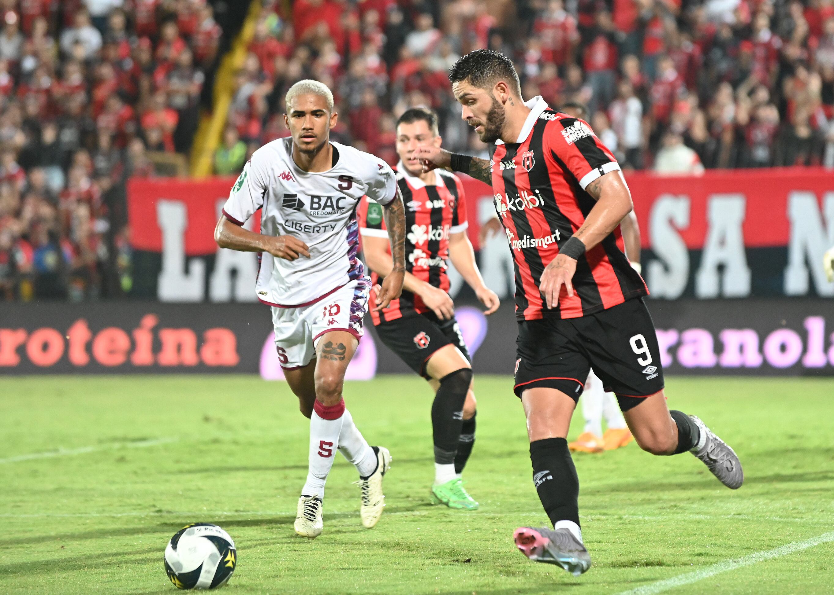 22/05/2024/ Juego entre Liga Deportiva Alajuelense vs Saprissa por el partido de ida por la final de l Liga Promerica en el estadio Alejandro Morera Soto / Foto Albert Marín