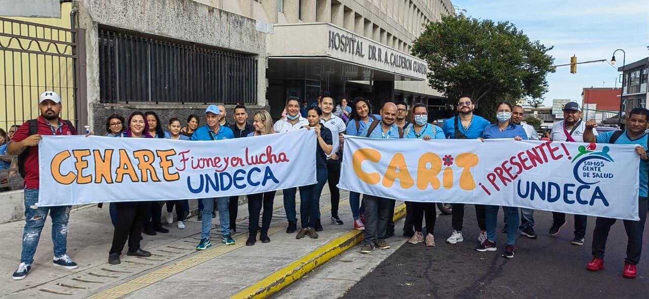 Trabajadores de los hospitales Calderón Guardia y México, además de otros centros médicos se protestan frente a la torre este del hospital Calderón Guardia, contra lo que consideran privatización de servicios, manipulación de informes y contratos