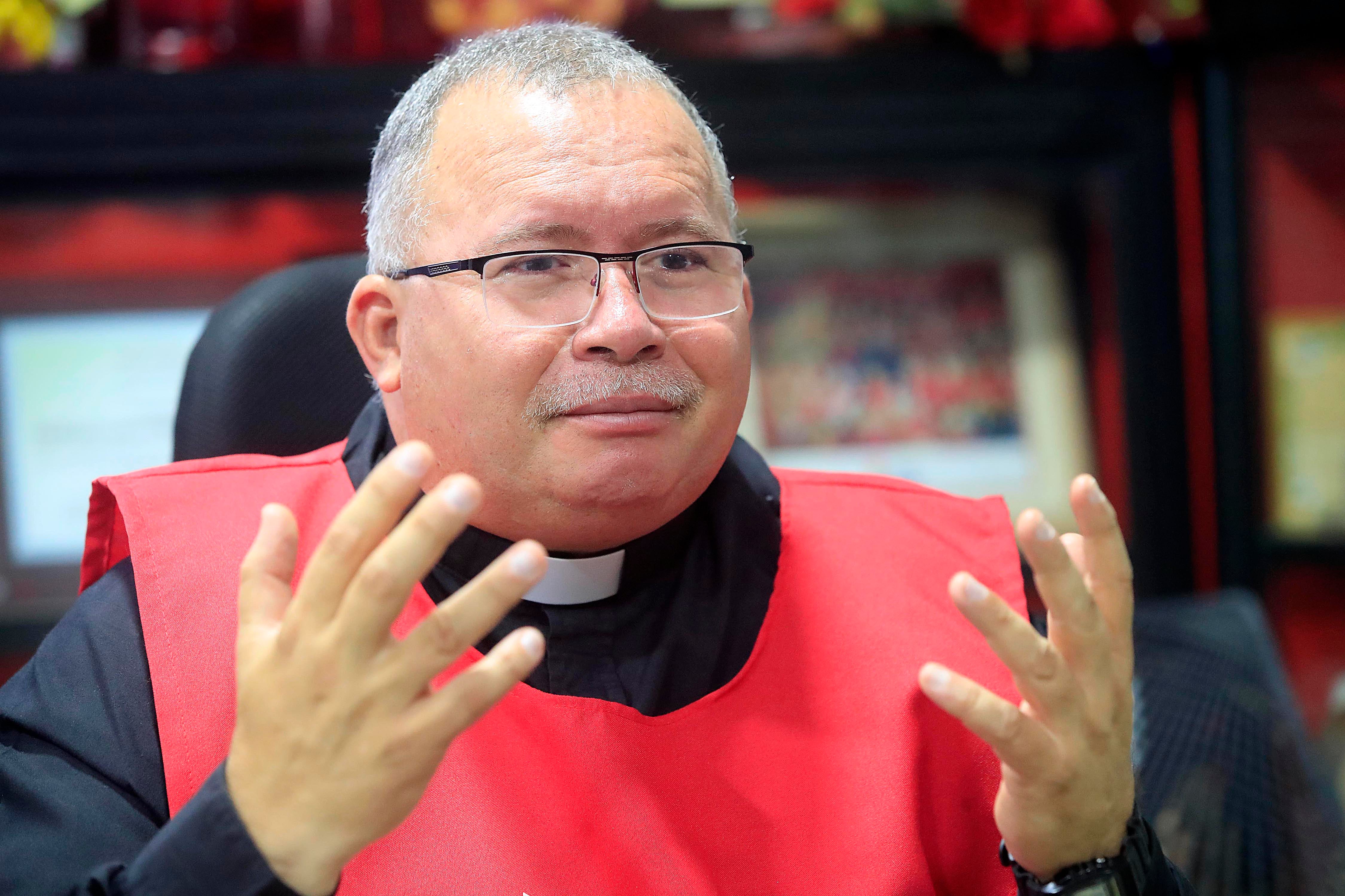 26/01/2024      Barrio Cristo Rey. Recorrido por las instalaciones de Obras del Espíritu Santo, con el padre Sergio Valverde, quien además recordó sus años de infancia y juventud en ese lugar donde ahora él dirige toda una comunidad que ayuda a los más necesitados, especialmente niños. Foto: Rafael Pacheco Granados