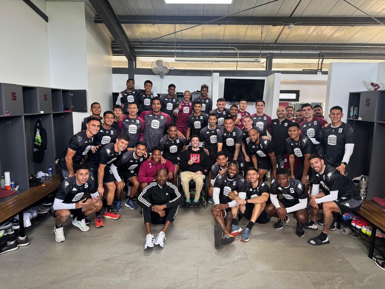 Esteban Chavarría, modelo y deportista.