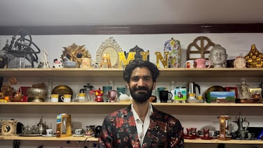¿Recuerda a Amin, el joven iraní que vendía café en los semáforos? ¡Ya tiene su propia cafetería!