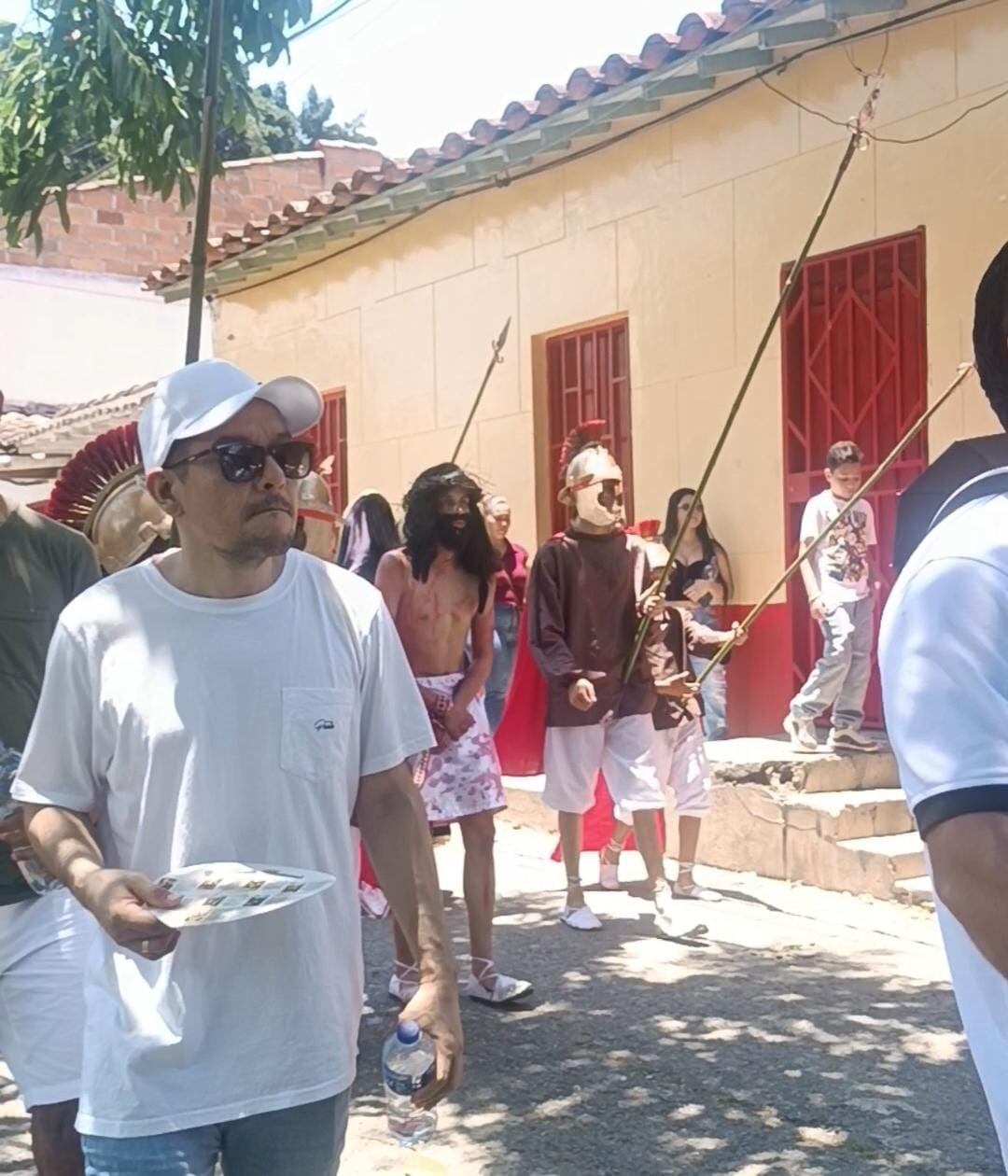 Melissa Cambronero y Carolina Rosales, de 33 y 34 años respectivamente, son dos guapileñas que, junto a su perrita Chiky, viajan en bicicleta de Guápiles a la Patagonia, salieron en agosto del 2024