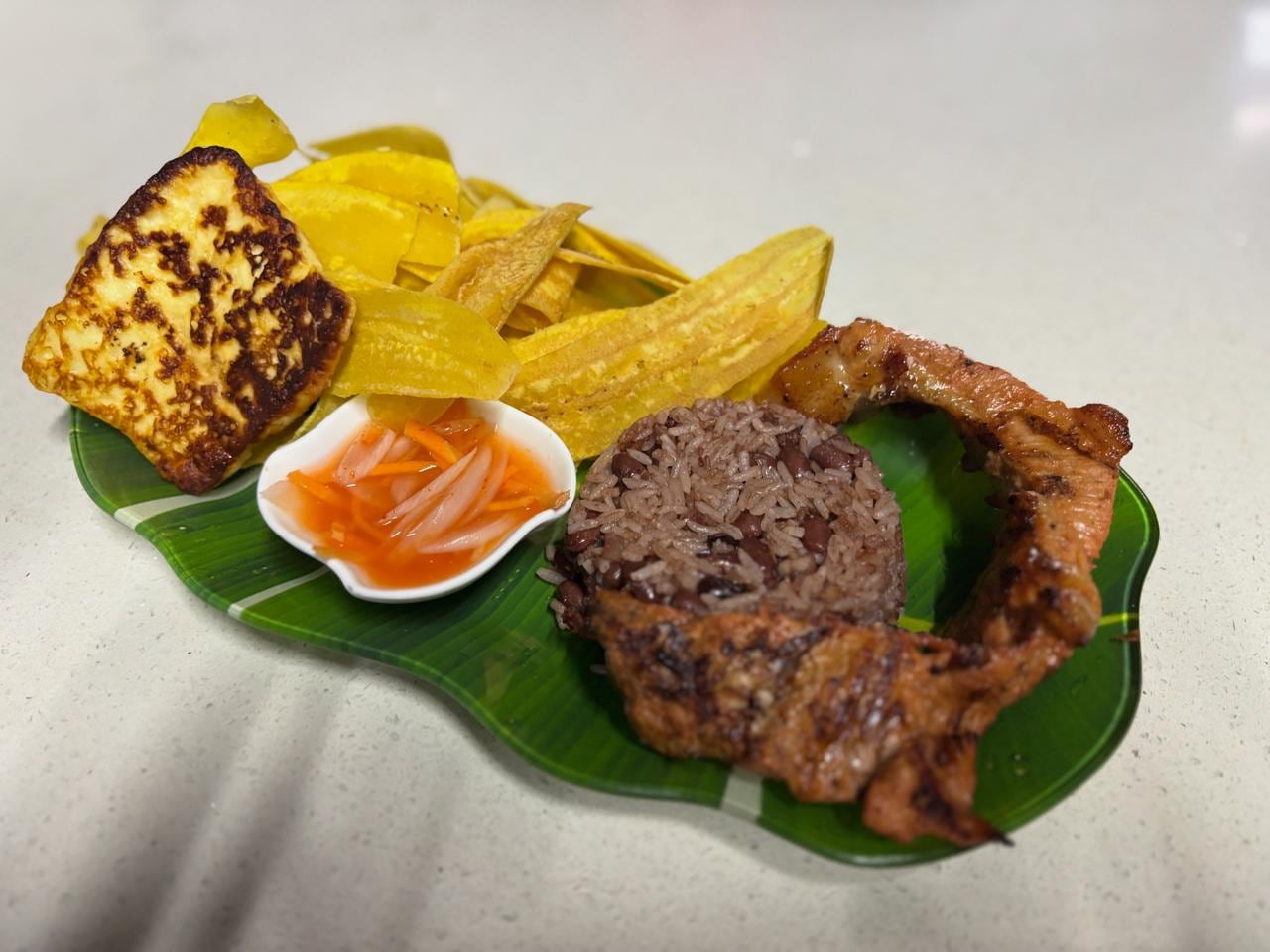 Nicaragüense abrió un restaurante en Costa Rica y vive si gran sueño