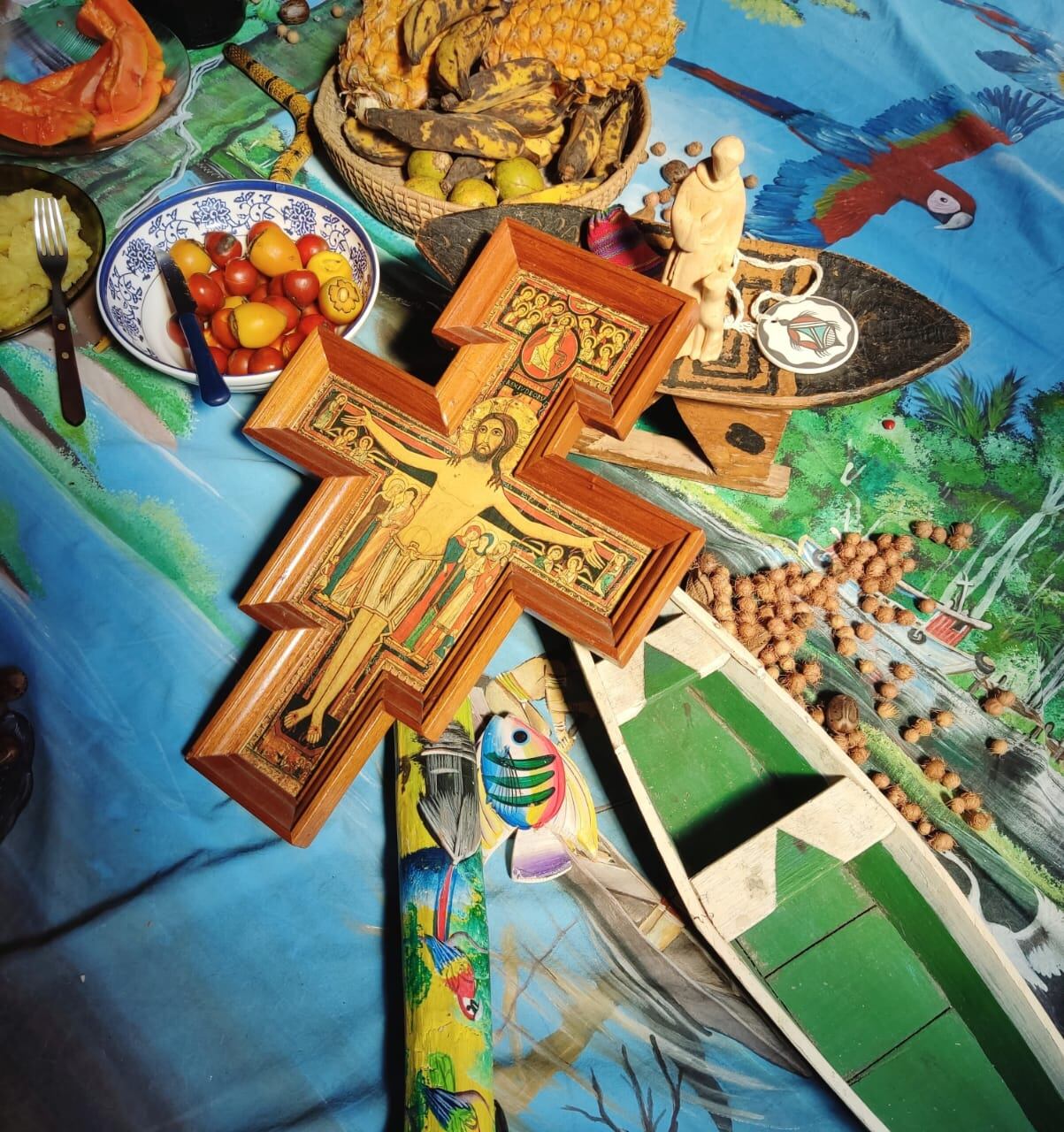 El fraile costarricense, Erick Marín Carballo, estuvo desde el 2022 al 2024 en el Amazonas y compartiendo 100% del tiempo con indígenas aprendió a comer mono, insectos de todo tipo y enamorarse del sabor de la piraña