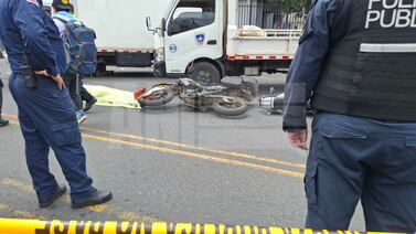 Motociclista muere en trágico accidente ocurrido frente a conocido centro comercial