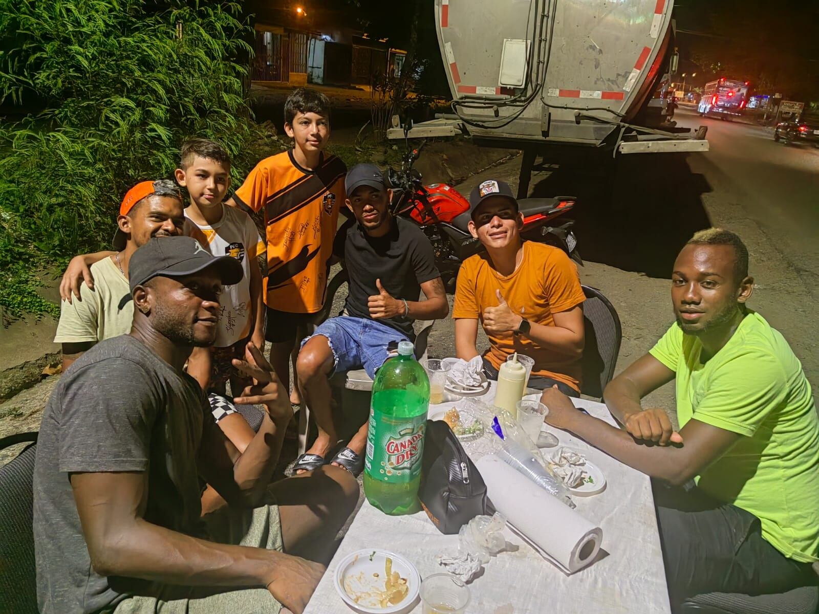 Comercios de Puntarenas se preparan para el juego del sábado ante Carmelita. Cortesía.