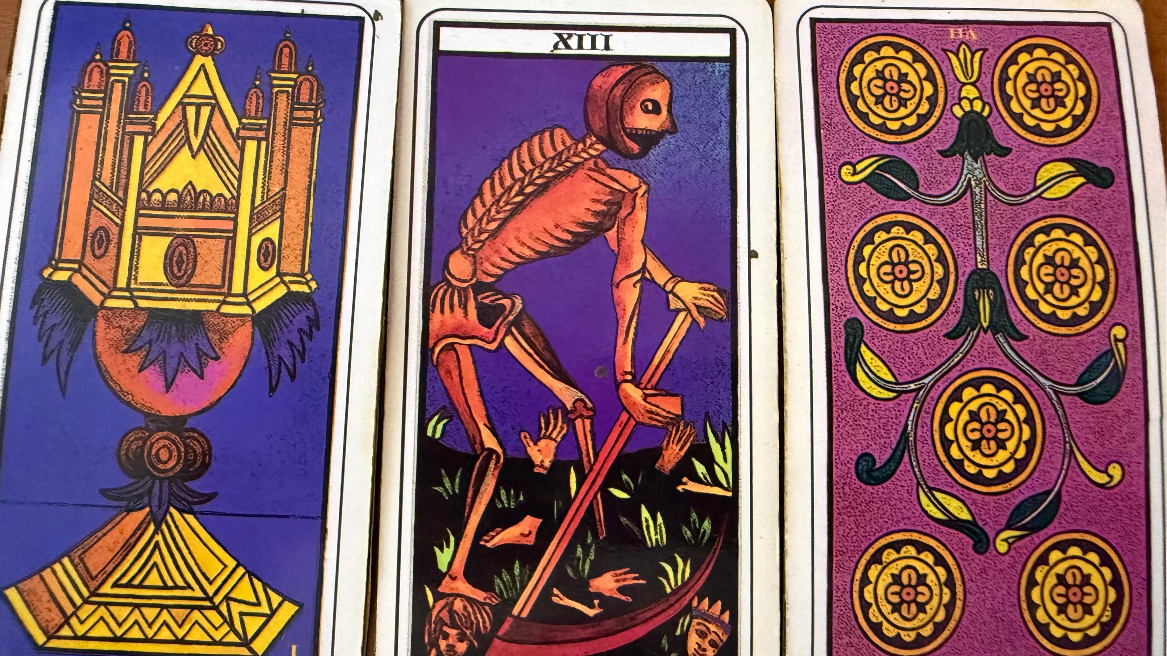 Mithzi Bonilla, conocida en redes sociales como Mithzi Tarot, es una bruja de quinta generación que le tiró el tarot al Gordo Navideño 2025