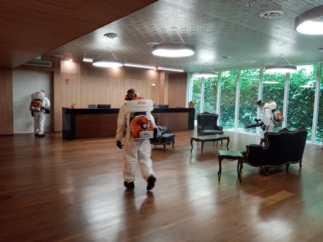 El proceso de fumigación (para higienizar todas las superficies) del nuevo edificio de la Asamblea Legislativa ya se terminó este viernes 23 de octubre, gracias a la colaboración del alcalde de San José, Johnny Araya Monge.