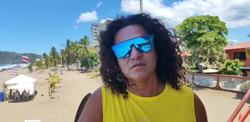 En La Teja buscamos al guardavidas profesional, Marvin Chen, quien trabaja en la playa de Jacó, cantón de Garabito, para que nos diera algunos consejos antes de que inicie la Semana Santa y esa playa, además de muchas otras del país, se llenen de turistas.