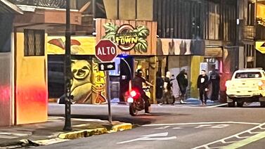 Sicarios realizaron 100 disparos para cobrar vida de DJ y de mujer que estaban dentro de bar