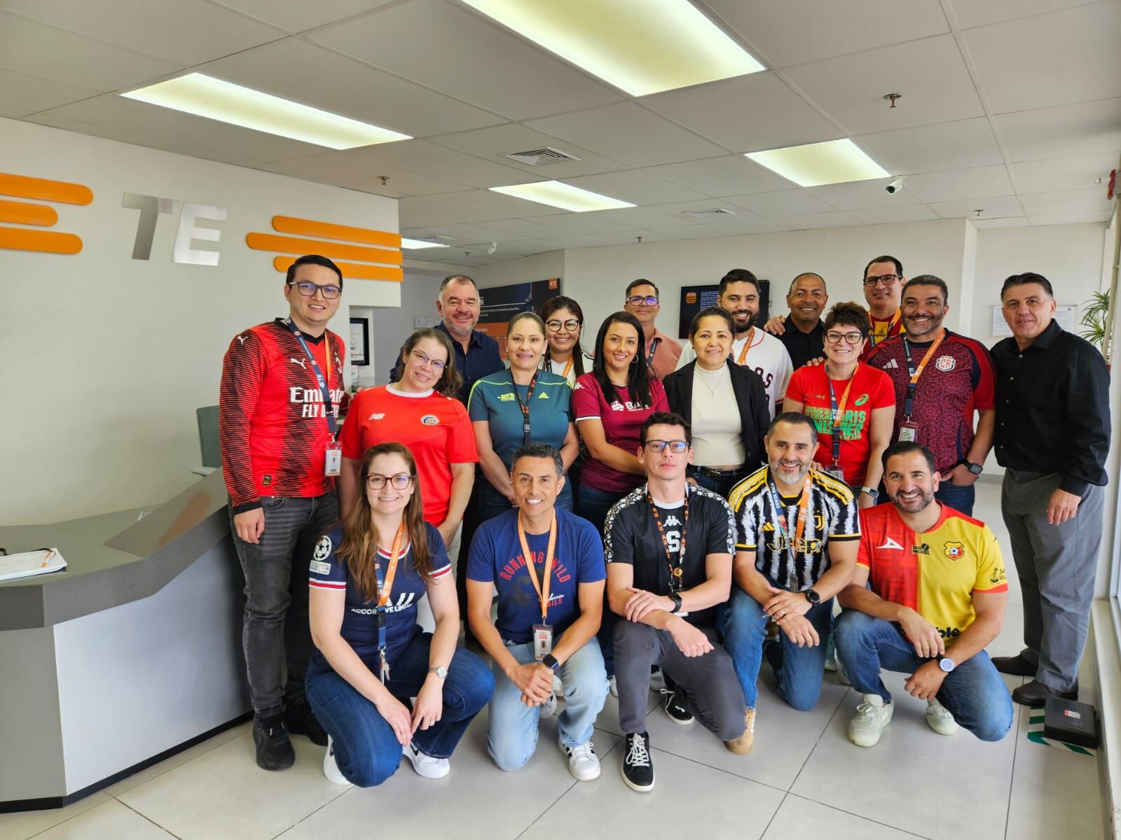 Luis José Herrera, Marco Herrera y Pablo Izaguirre están compartiendo sus conocimientos de gestión de grupo en empresas.