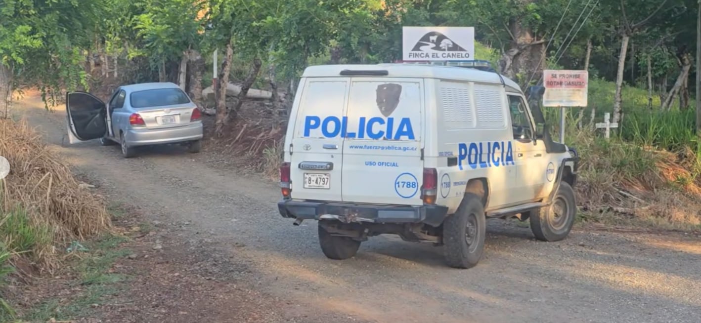Los sospechosos de matar a Arnold Valverde Matarrita en el hospital de Nicoya habrían utilizado este carro para huir y lo dejaron abandonado. Foto: Tomado de Guanacaste Primero