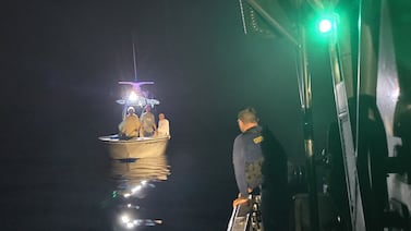 Llamados de auxilio salvaron a cuatro franceses que quedaron a la deriva en Quepos