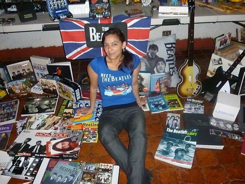 Niña que se quedaba sin merendar para escuchar a The Beatles hoy dirige un club de fans.
